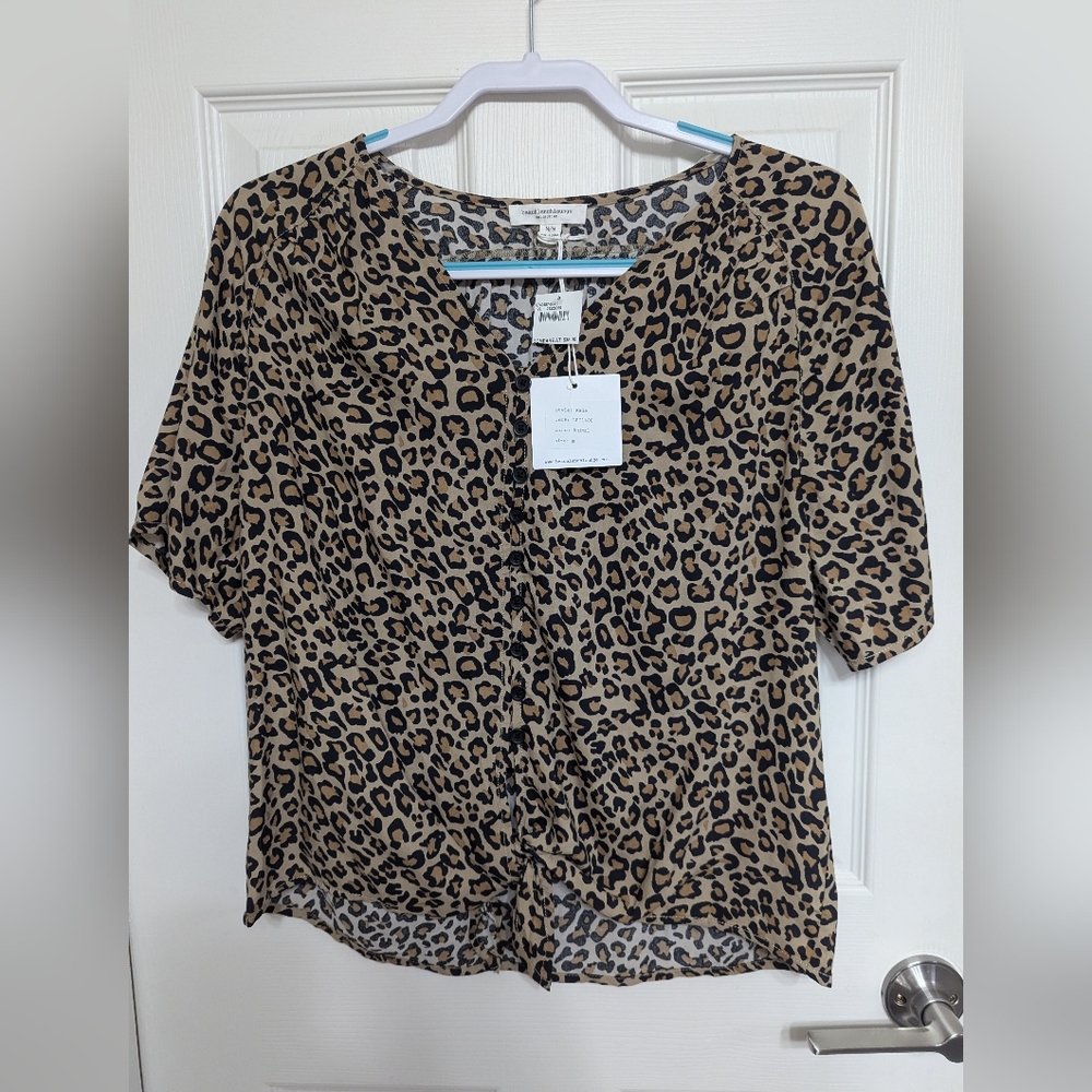 Beach lunch lounge semi cropped tie front leopard top